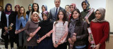Başkan'dan Öğrencilere Karanfil