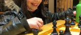 Elazığ'da 7 yaşındaki Azra satrançta milli takıma seçildi