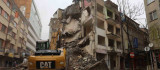 Elazığ'da ağır hasarlı yapıların yıkımı sürüyor