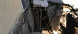 Elazığ'da balkon çöktü, evde mahsur kalan 6 kişi pencereden kurtarıldı
