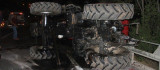 Elazığ'da bariyerlere çarpan traktör devrildi: 2 yaralı