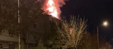 Elazığ'da binanın çatısı alev alev yandı