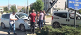 Elazığ'da kontrolden çıkan otomobil önce araca ardından trafik ışığına çarptı